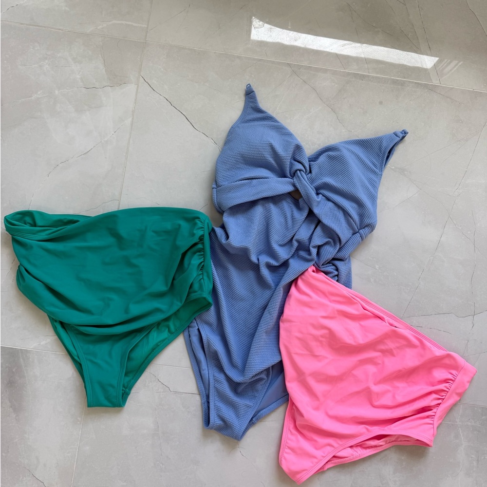 Old Navy maternity  bottoms x 2 and one piece